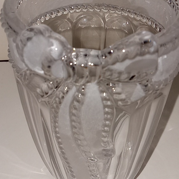 Glass Vase with Tied Bow and Ribbon, Pre-owned - Picture 5 of 8